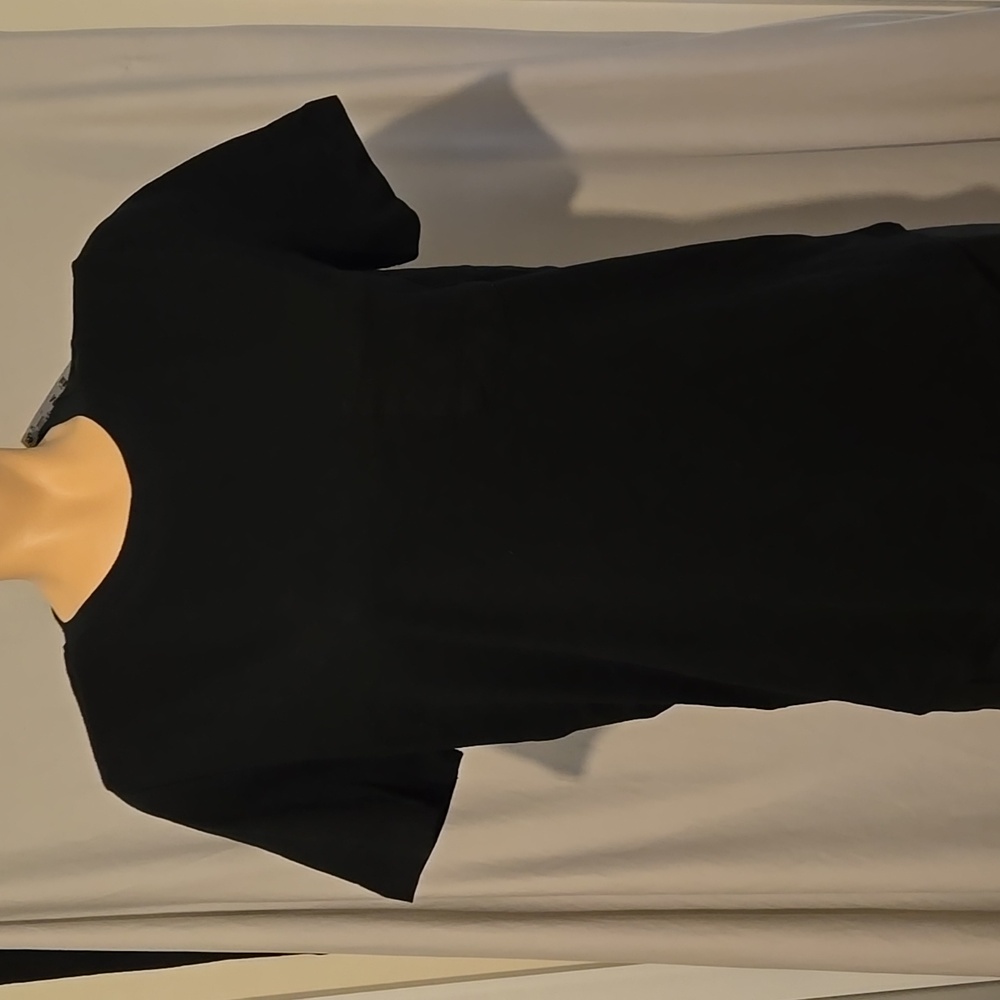 Black pocketed tee shirt, NEW
